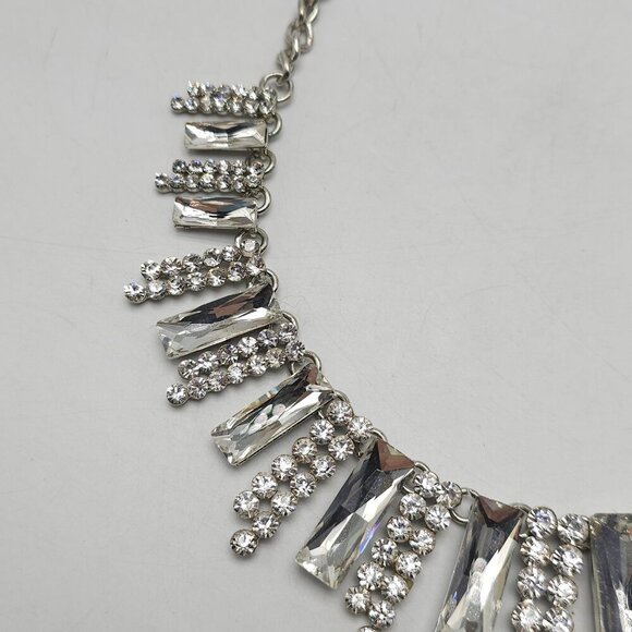 Exquisite Silver Rhinestone Necklace Earrings Set With Dazzling Crystal Accents - Picture 3 of 12